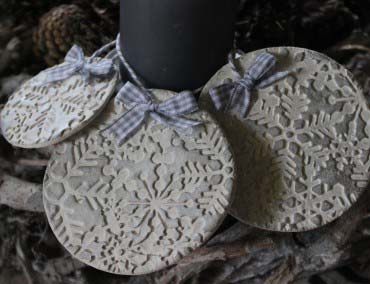 Hópehely mintájú dísz levegőn száradó gyurmából