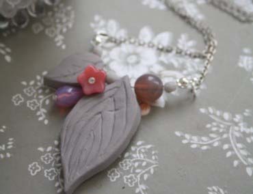 Nyaklánc gyurmalevélből