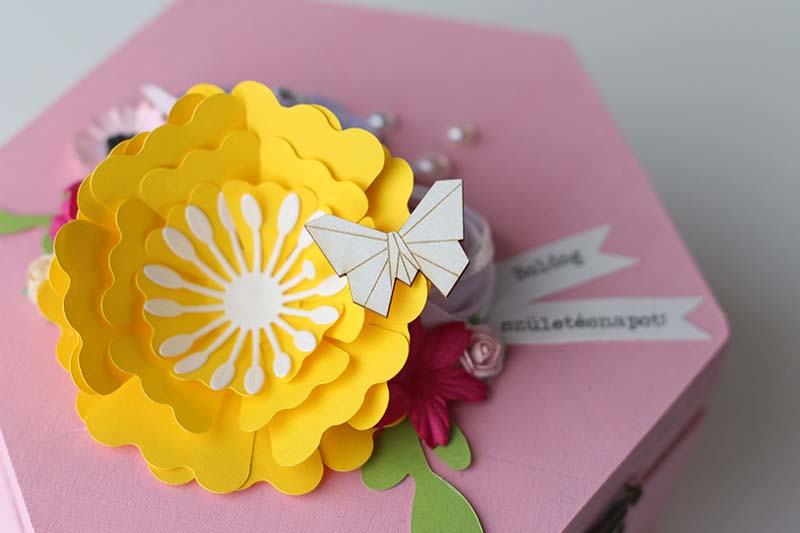 Szülinapi virágos dobozka/Birthday box with flowers